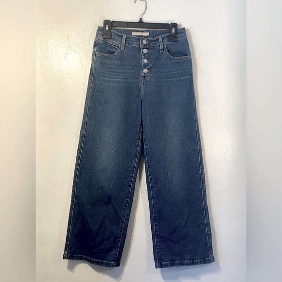 Levi’s Mile High Cropped Wide Leg Button Fly Jeans in great condition.Size 26 - Picture 3 of 16